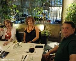 Cena en el patio de una casona de Palermo