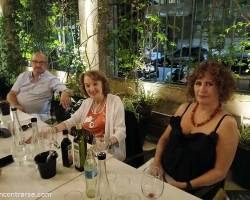 Cena en el patio de una casona de Palermo