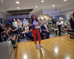 “ Vamos al BOWLING el Viernes?,....tengo ganas de jugar....