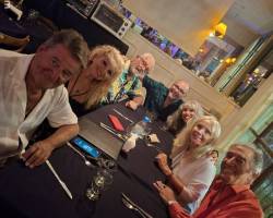 MOJITOS DE CUBA, ESTA DE VUELTA,  ENCONTRARSE CON AMIGOS, RITMO, RISA Y DIVERSION