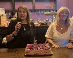 COMBO FESTEJO: picada, pizza, show, baile y tortas con la mejor compañía.