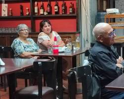 Veni a cantar, charlar y divertirte