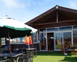  Días felices con amigos frente al mar.