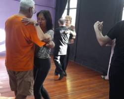 CLASES  Y PRACTICAS DE TANGO....
