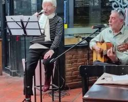 Vení a cantar escuchar música y divertirte 