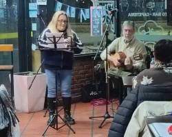 Veni a cantar, charlar y divertirte