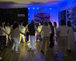 NOCHE BLANCA Una invitación a bailar, sentir y conectar.