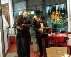 Celebremos el amor y la amistad