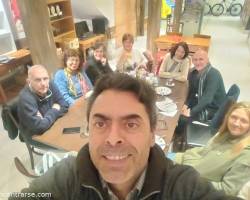 LOS AMIGOS DE ENCONTRARSE Y DE LA PIZZA , 