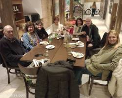LOS AMIGOS DE ENCONTRARSE Y DE LA PIZZA , 