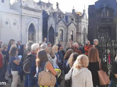 Encuentro : RECOLETA Mitos leyendas y esculturas.- 