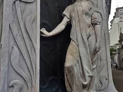 Encuentro : RECOLETA Mitos leyendas y esculturas.- 