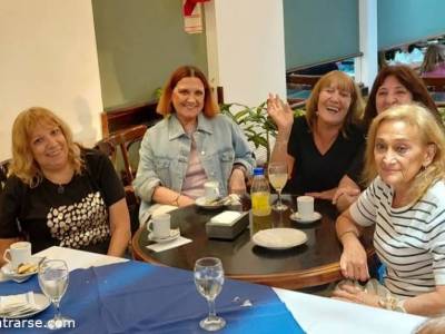 Encuentro : CAFE de CABALLITO charloteando es bonito !!!! 