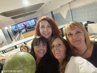 Encuentro : “ Vamos al BOWLING el Viernes?,....tengo ganas de jugar.... 