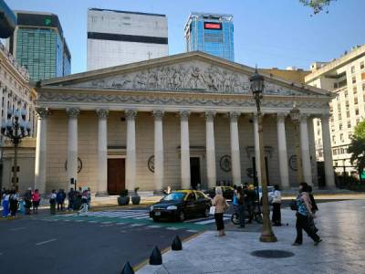 Encuentro : Foto / Plaza de Mayo. Un lugar mil miradas. 