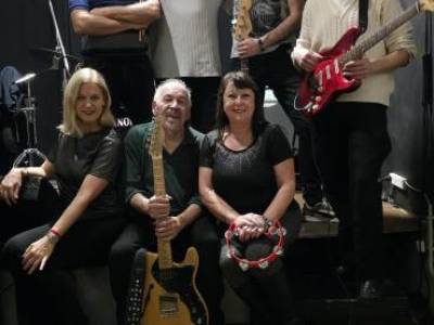 Encuentro : A bailar y cantar con Area 51 !!! Rock, blues ,nacionales y extranjeros. 