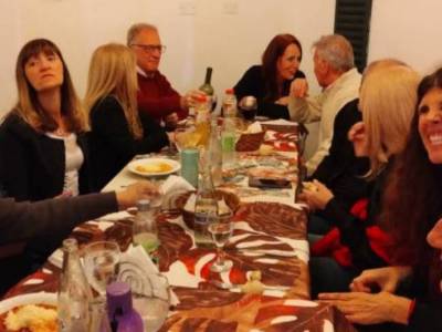 Encuentro : Cumplimos un año !!! 
" Lo de Emilio" nos espera en 
VILLA DEL PARQUE 