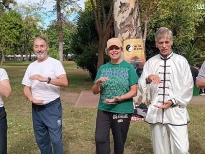 Encuentro : CLASE ABIERTA DE  TAI CHI/CHI KUNG en Plaza Irlanda.  