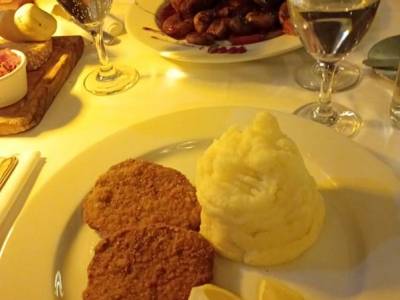 Encuentro : Cena para conocer gente nueva 