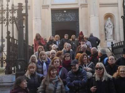 Encuentro : SAN TELMO bello turístico, risueño.-  