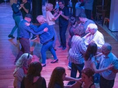 Encuentro : BAILE MUY ESPECIAL EN ALMAGRO 